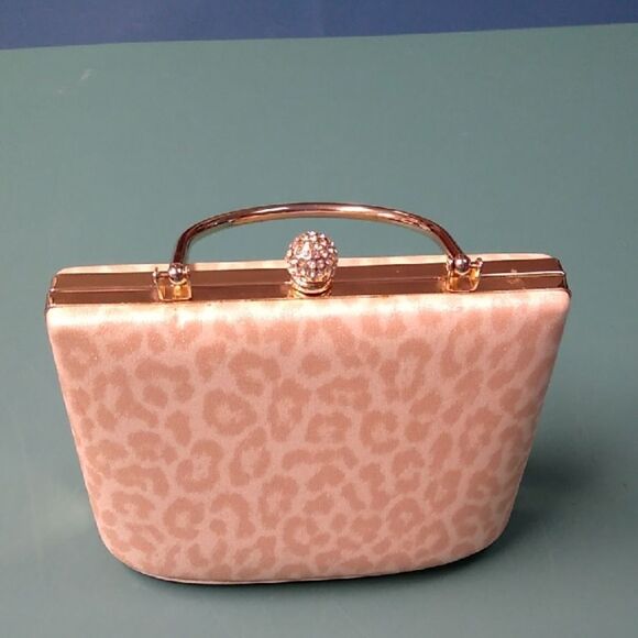 Pill Box Clutch/Wristlet or Shoulder Bag Gold Tone Metal Wedding Prom - Picture 1 of 7